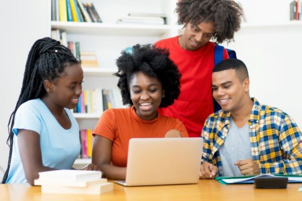 Pourquoi Choisir l’Électronique Made in Sénégal ?