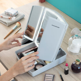 Miroir LED Pliable avec Organisateur de Maquillage 3-en-1 Panomir – Image 15