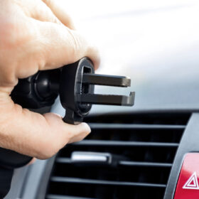 Support pour téléphone portable avec chargeur de voiture sans fil Wolder – Image 7