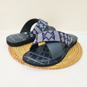 Sandales Homme Bleu – Artisanat en Cuir & Pagne Tissé (43 & 45) Sandales Homme Bleu – Artisanat en Cuir & Pagne Tissé (43 & 45)