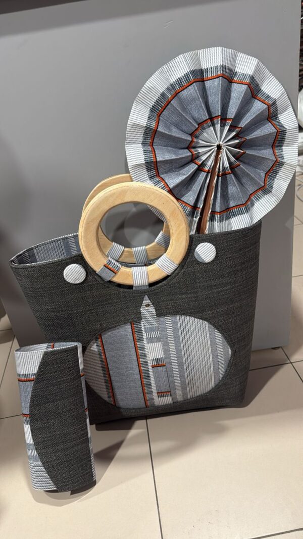 Sac Éventail & Trousseau Femme - Élégance Artisanale Sac Éventail & Trousseau Femme - Élégance Artisanale
