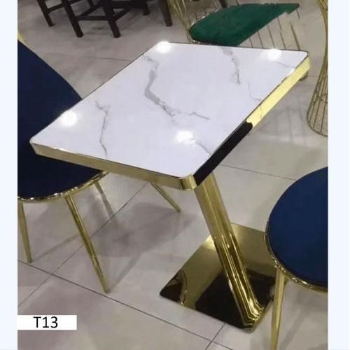 Table Basse Carrée T13 : Plateau en Marbre Blanc et Pieds Dorés