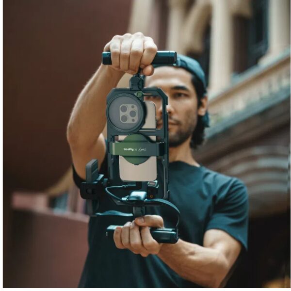 Kit vidéo smartphone SmallRig 4596 – Édition Brandon Li, complet et prêt à filme Kit vidéo smartphone SmallRig 4596 – Édition Brandon Li, complet et prêt à filme