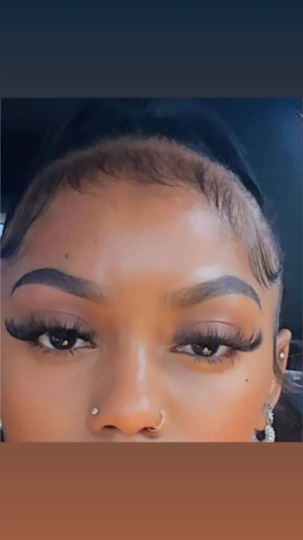 Faux Cils – Regard Sublimé et Volume Intense Faux Cils – Regard Sublimé et Volume Intense