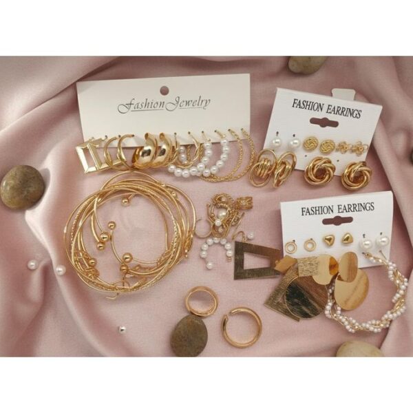 Collection Bijoux Tendance Dorés – Bracelets & Boucles d’Oreilles Collection Bijoux Tendance Dorés – Bracelets & Boucles d’Oreilles