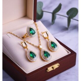 Parure de Bijoux Femme Luxe - Plaqué Or 24K - Collier, Bague et Boucles d'Oreilles - Cristal Vert Émeraude et Zircon – Image 2