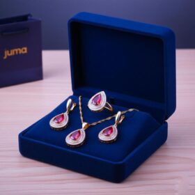 Parure de Bijoux - Plaquée Or 24K - Collier, Boucles et Bague - Rouge Rubis – Image 2