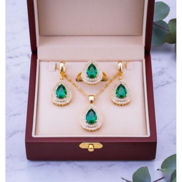 Parure de Bijoux Femme Luxe - Plaqué Or 24K - Collier, Bague et Boucles d'Oreilles - Cristal Vert Émeraude et Zircon