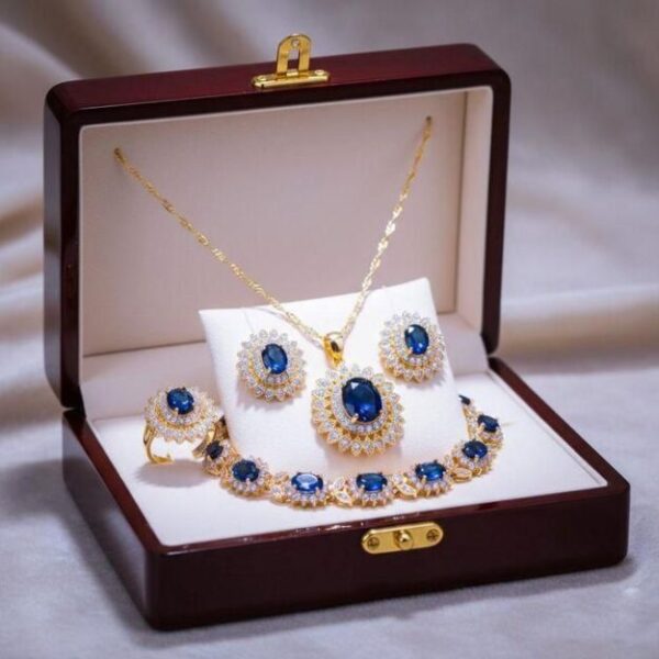Parure de Bijoux Luxe Femme - Plaqué Or 24K et Cristal Saphir Bleu Parure de Bijoux Luxe Femme - Plaqué Or 24K et Cristal Saphir Bleu
