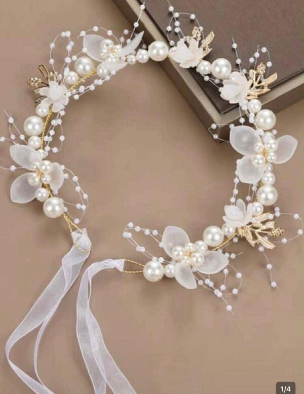 Robe de communion fille en dentelle blanche à traîne