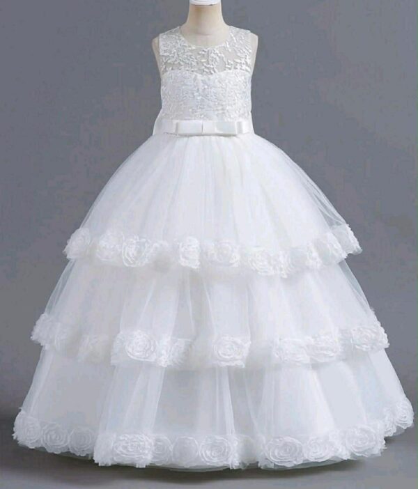 Robe de communion fille en dentelle blanche à traîne