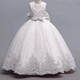 Robe de communion fille en dentelle blanche à traîne – Image 5