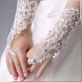 Robe de communion fille en dentelle blanche à traîne – Image 10