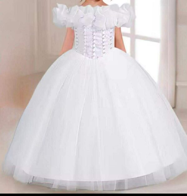 Robe de communion fille en dentelle blanche à traîne