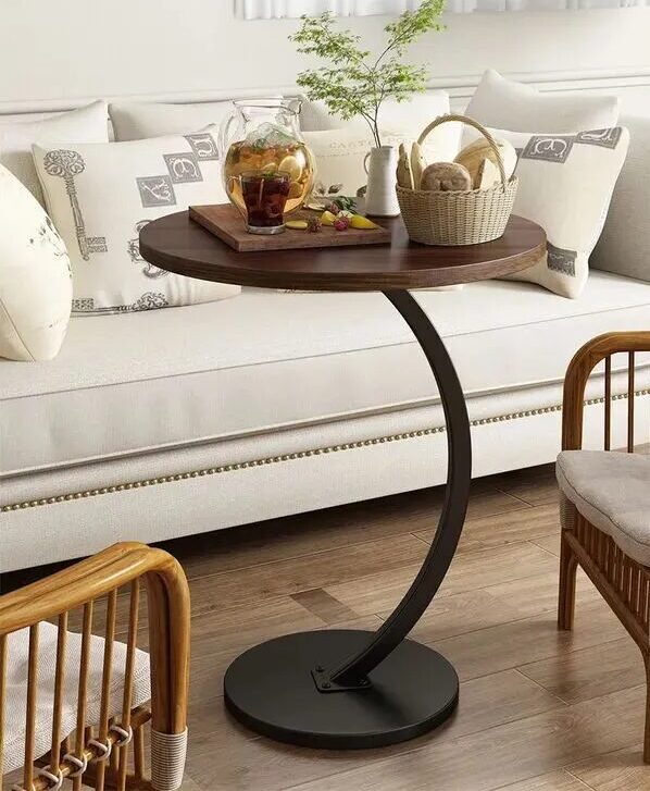 Table basse simple et petite à poser au sol avec rangement pour chambre à coucher, salon et balcon