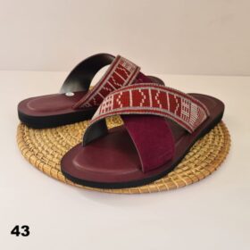 Sandale homme en cuir et pagne tissé — Rouge (pointures 43-44) Sandale homme en cuir et pagne tissé — Rouge (pointures 43-44)