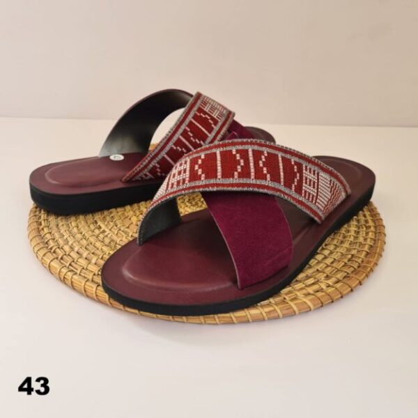 Sandale homme en cuir et pagne tissé — Rouge (pointures 43-44) Sandale homme en cuir et pagne tissé — Rouge (pointures 43-44)