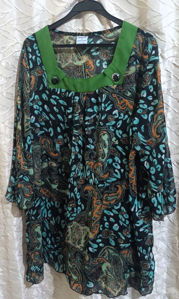 Tunique Femme Grande Taille – Imprimé Floral Total – Manches Longues – Taille M Tunique Femme Grande Taille – Imprimé Floral Total – Manches Longues – Taille M