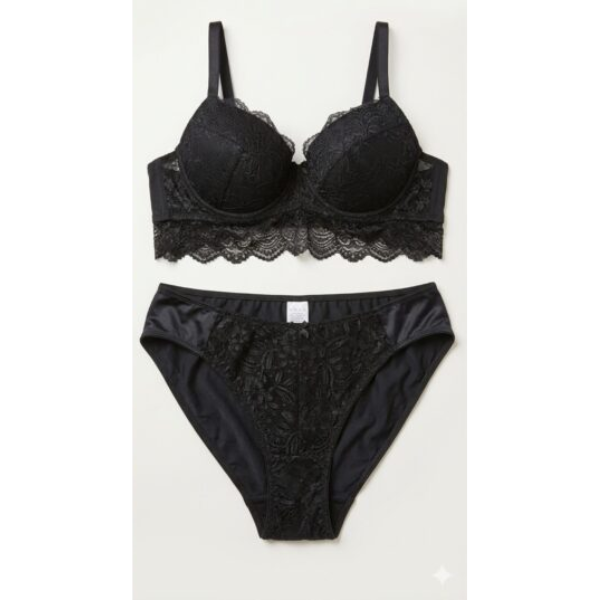 Ensemble lingerie en dentelle noire — Soutien-gorge à armatures (12DD) & Culotte (46) Ensemble lingerie en dentelle noire — Soutien-gorge à armatures (12DD) & Culotte (46)