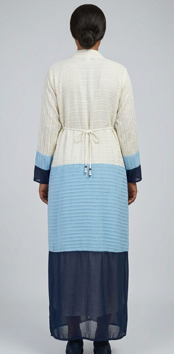 Kimono Long Élégant pour Femme - Tricolore Blanc, Bleu Ciel et Bleu Marine Kimono Long Élégant pour Femme - Tricolore Blanc, Bleu Ciel et Bleu Marine