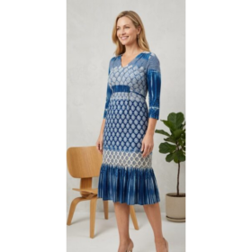 Robe mi-longue à motif géométrique bleu et blanc – Taille 44 Robe mi-longue à motif géométrique bleu et blanc – Taille 44