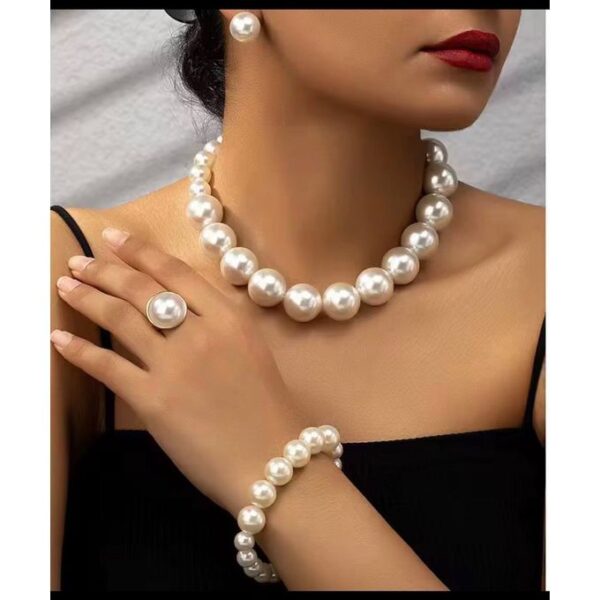 Ensemble de bijoux à perles – Blanc Ensemble de bijoux à perles – Blanc
