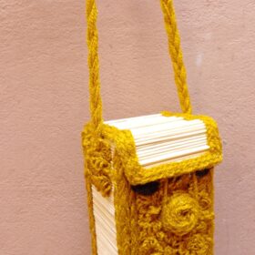 Sacoche florale artisanale compacte — pour téléphone et petits objets – Image 3