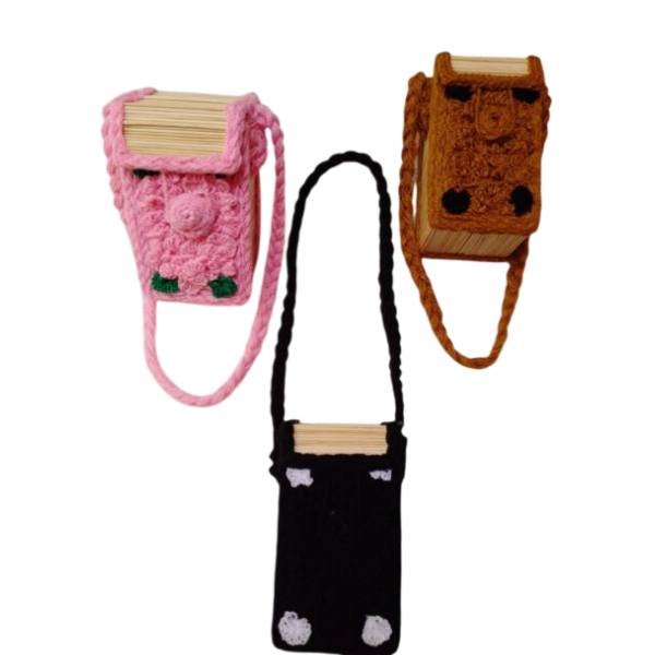 Sacoche florale artisanale compacte — pour téléphone et petits objets Sacoche florale artisanale compacte — pour téléphone et petits objets