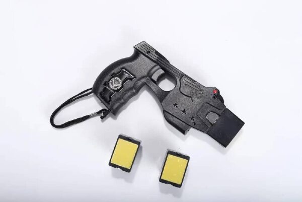 Matraque électrique rechargeable (kit 3 cartouches, projection 7–10 m) Matraque électrique rechargeable (kit 3 cartouches, projection 7–10 m)